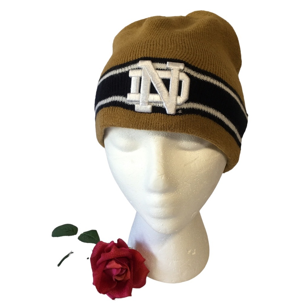 Notre Dame Fighting Irish Knit Beanie Hat Top of the World EMB Like New Xmas